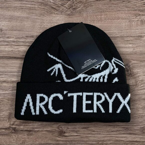 Arc'teryx Other - Arc'teryx Fernie Toque Beanie Black/White